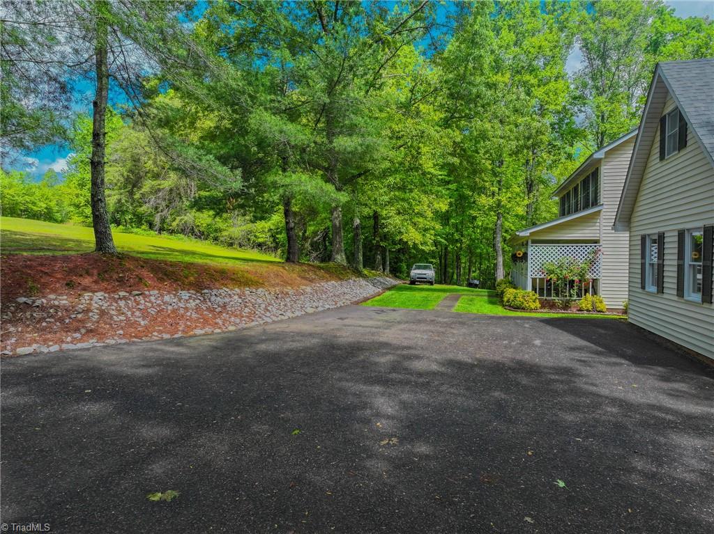 211 Service Road, Pilot Mountain, North Carolina image 49