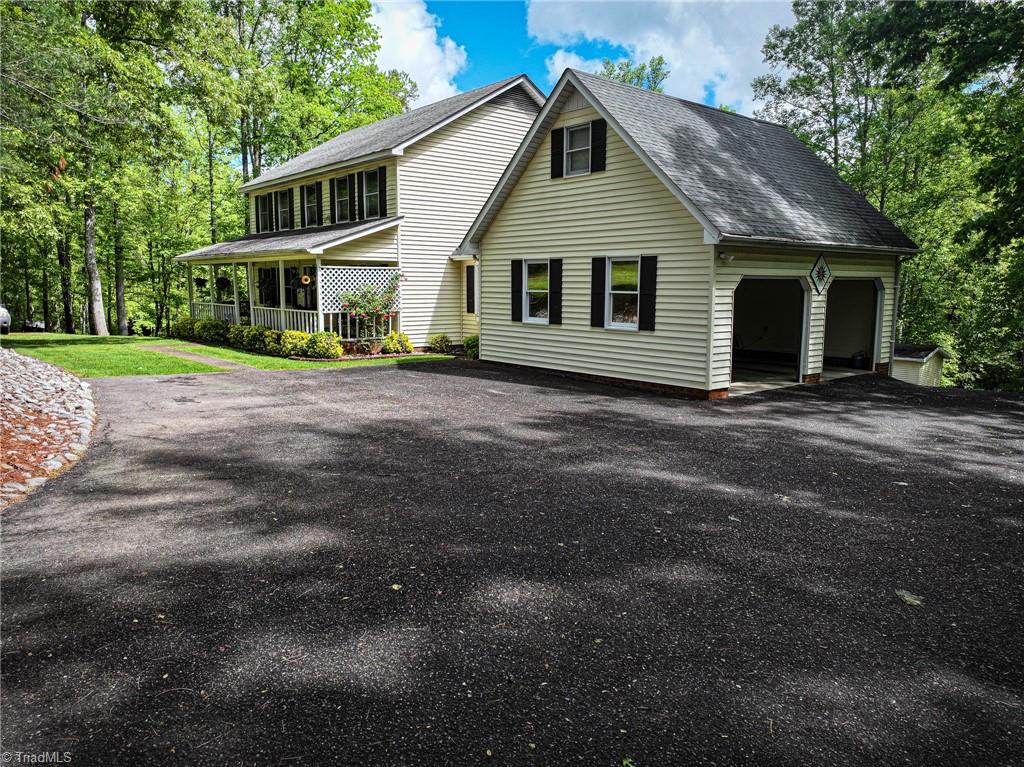 211 Service Road, Pilot Mountain, North Carolina image 4