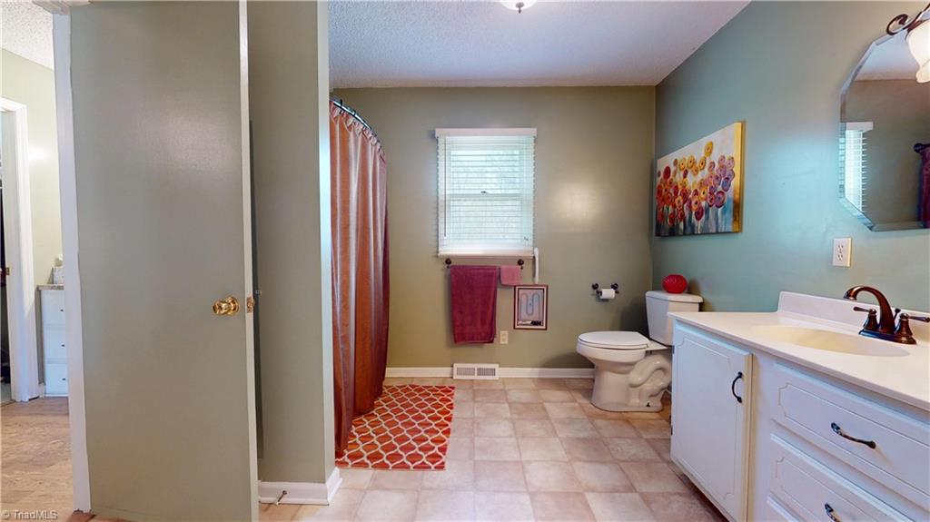 211 Service Road, Pilot Mountain, North Carolina image 29
