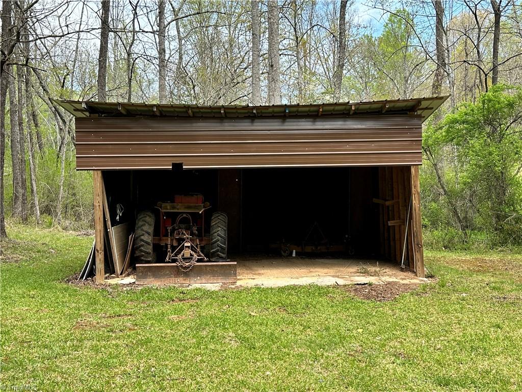 211 Service Road, Pilot Mountain, North Carolina image 48