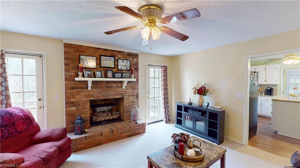211 Service Road, Pilot Mountain, North Carolina image 27