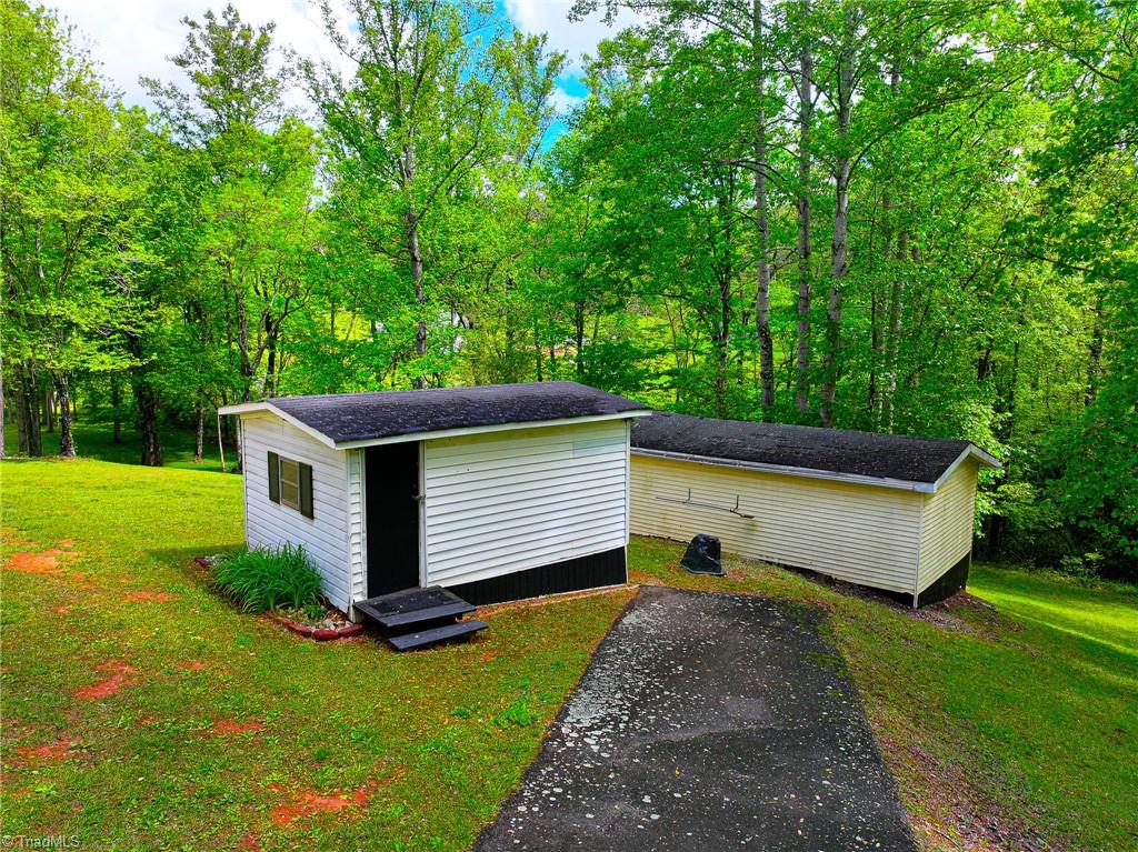 211 Service Road, Pilot Mountain, North Carolina image 5