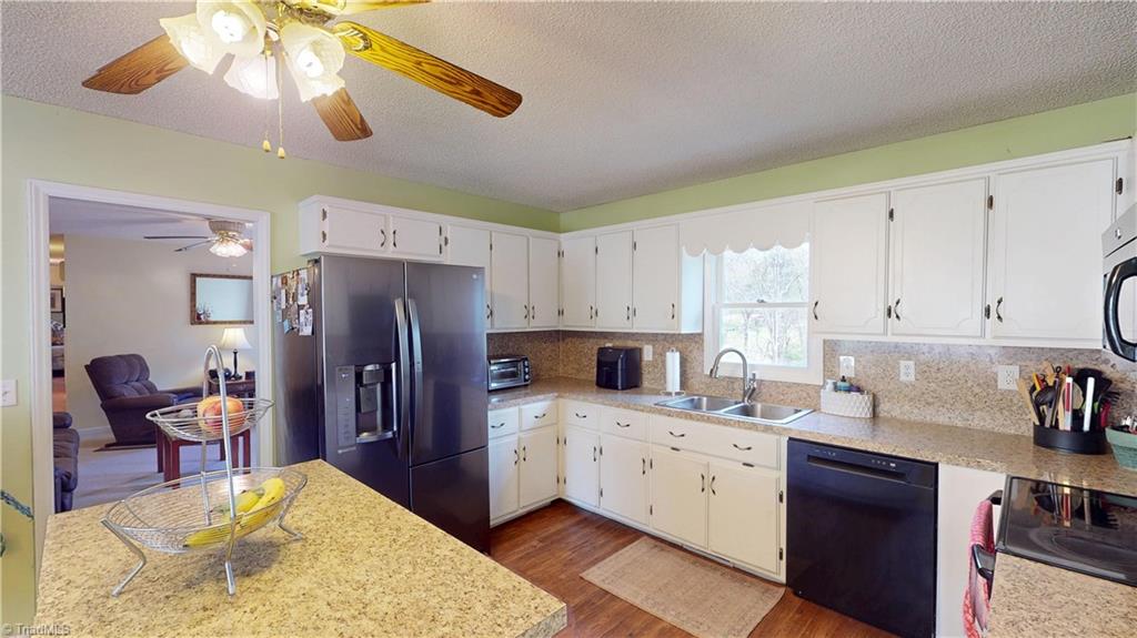 211 Service Road, Pilot Mountain, North Carolina image 21