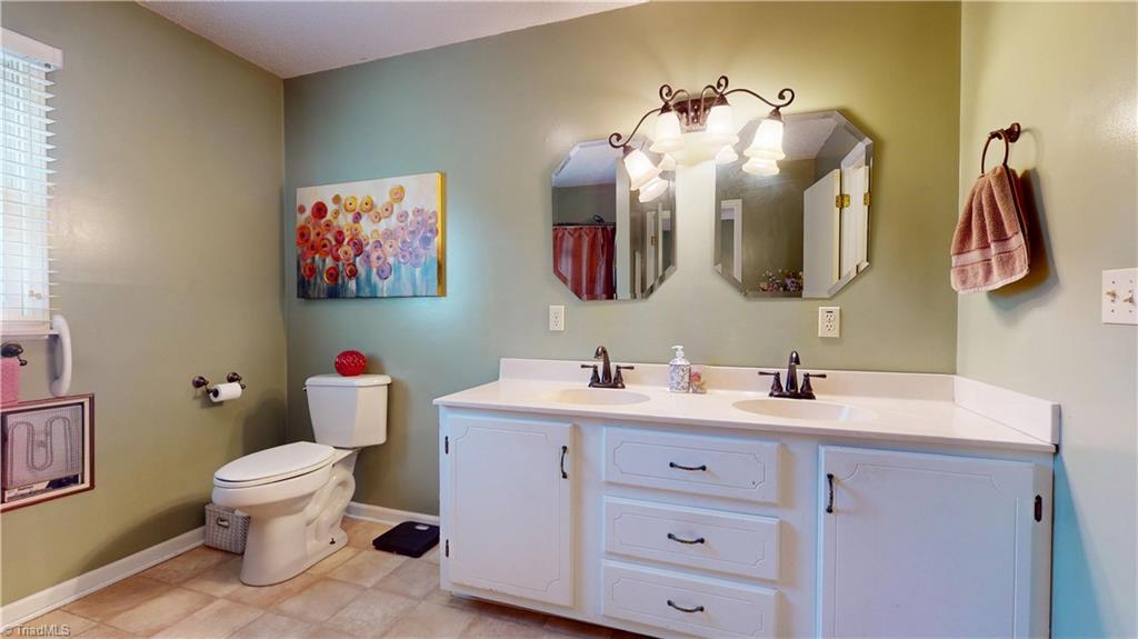 211 Service Road, Pilot Mountain, North Carolina image 30