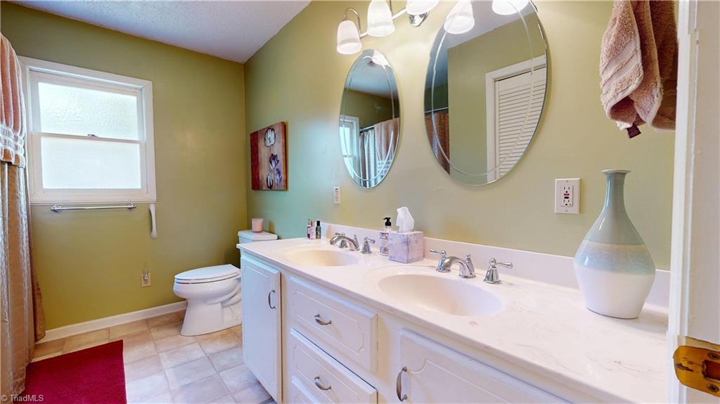 211 Service Road, Pilot Mountain, North Carolina image 40