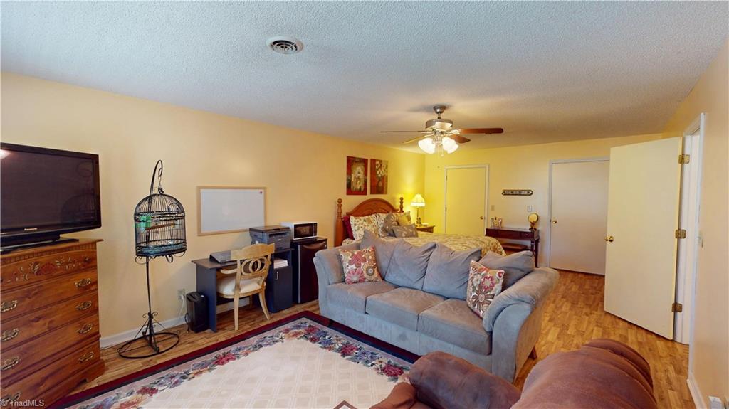 211 Service Road, Pilot Mountain, North Carolina image 36