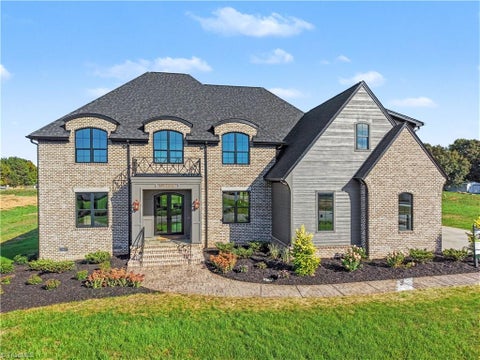 Homes For Sale - 2818 Lockland Drive<br/> Guilford County, Oak Ridge, NC 27310