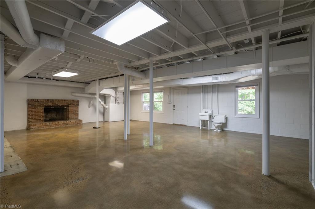 2104 Laura Lane, High Point, North Carolina image 33