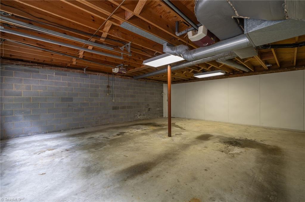 2104 Laura Lane, High Point, North Carolina image 35