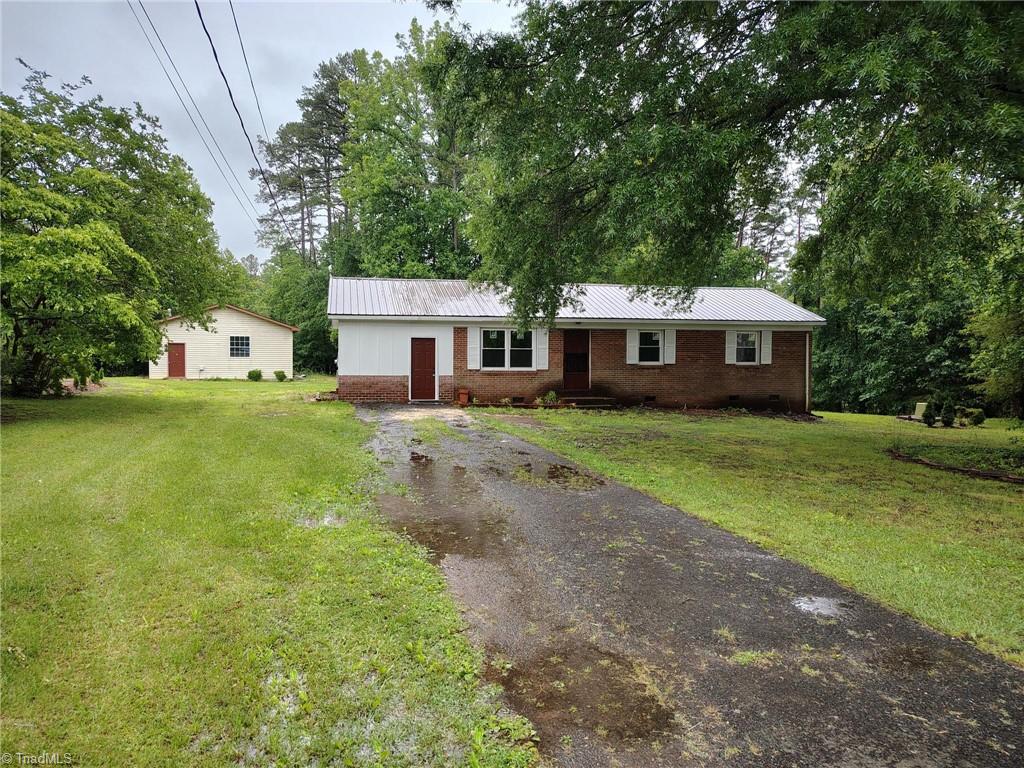 990 W Dodson Mill Road, Pilot Mountain, North Carolina image 4