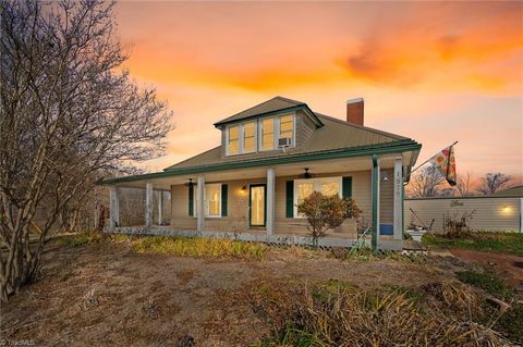 1579 Lake Road Thomasville NC 27360