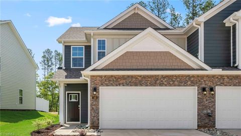 Townhouse For Sale - 145 Briarwood Lane<br/> Bermuda Run, NC 27006