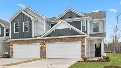 Homes For Sale - 145 Briarwood Lane<br/> Bermuda Run, NC 27006