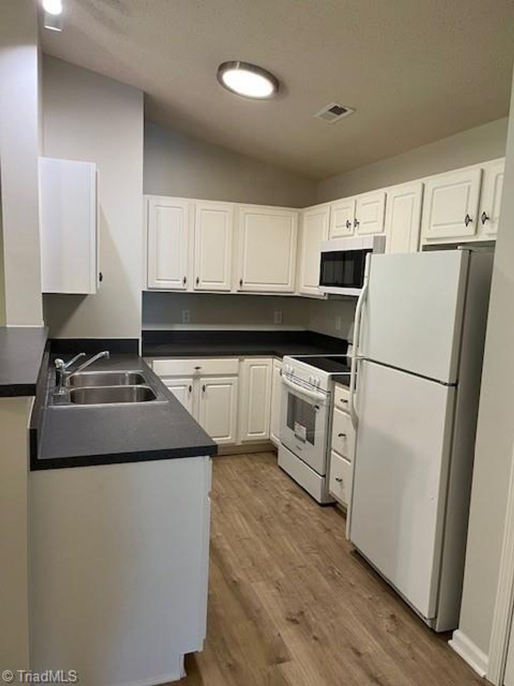 Photo of 3700 Cotswold Terrace #3B, Greensboro, NC 27410 (MLS # 1218828)