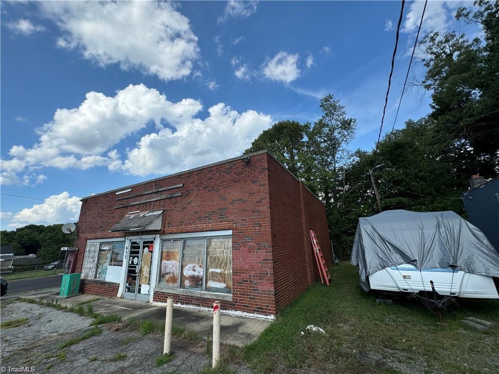 633 Rauhut Street