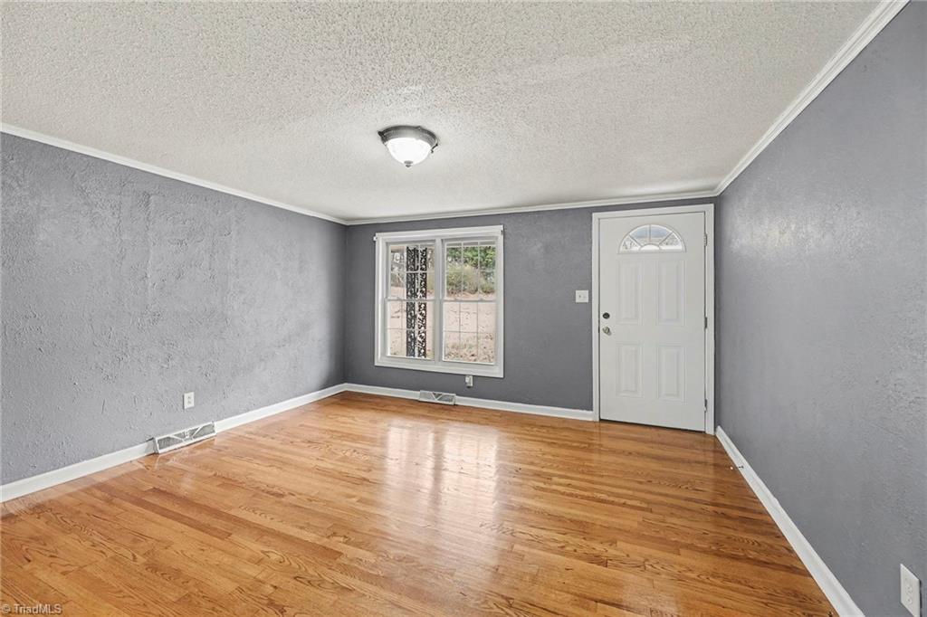 223 W Matthews Street