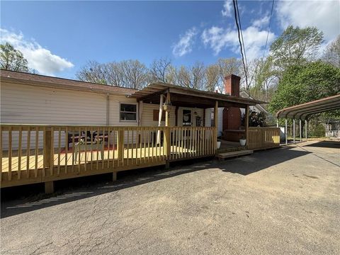 Homes For Sale - 1908 Cartwright Drive<br/> Forsyth County, Kernersville, NC 27284