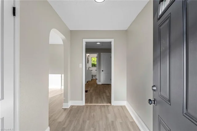 401 Shady Lane, photo 3 of 24
