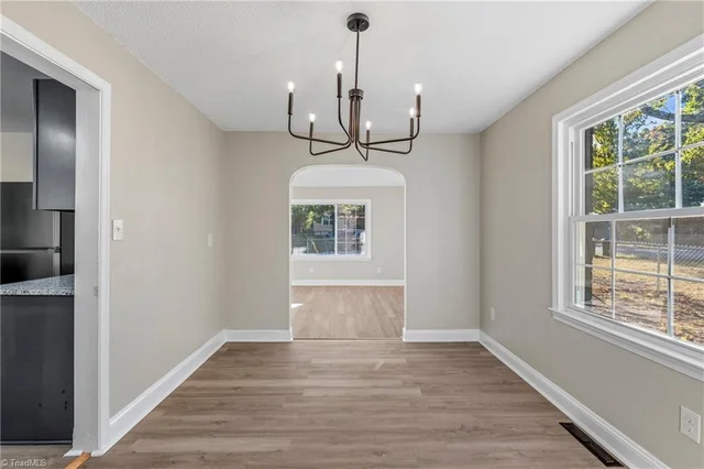401 Shady Lane, photo 5 of 24