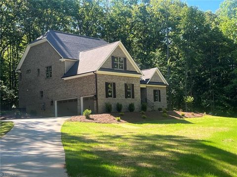 Homes For Sale - 814 Montrachet Court<br/> Forsyth County, Lewisville, NC 27023
