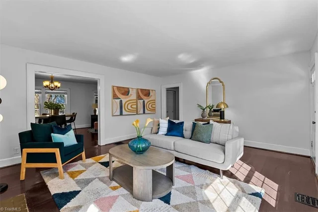 610 Ashland Drive, photo 4 of 33