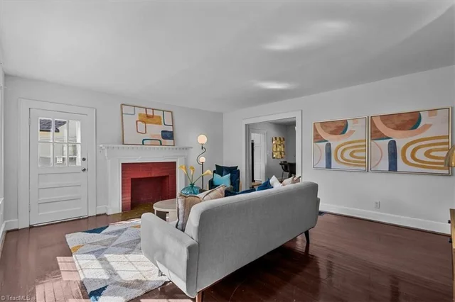 610 Ashland Drive, photo 3 of 33