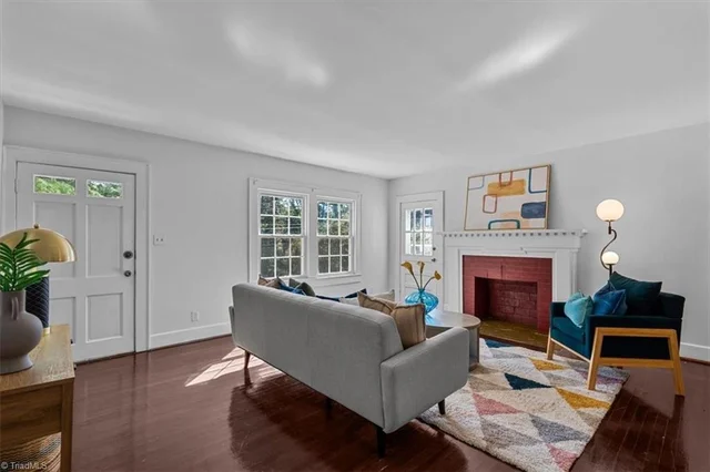 610 Ashland Drive, photo 5 of 33