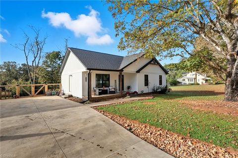 Homes For Sale - 218 Taylor Street<br/> Yadkin County, Yadkinville, NC 27055