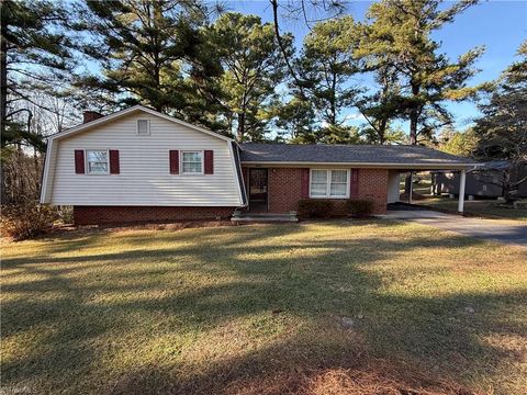 Homes For Sale - 4804 Old Lexington Road<br/> Randolph County, Asheboro, NC 27205