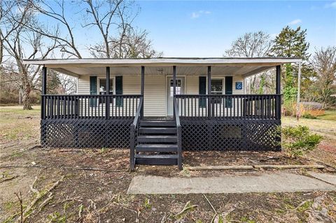 Homes For Sale - 304 Phillips Street<br/> Thomasville, NC 27360