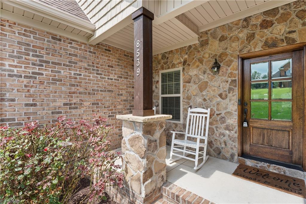 Kernersville, North Carolina 27284, United States, 3 Bedrooms Bedrooms, ,4 BathroomsBathrooms,Residential,Active,196202