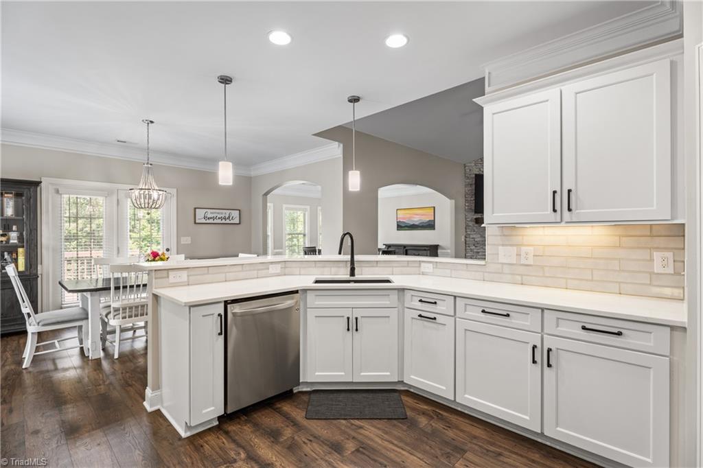 Kernersville, North Carolina 27284, United States, 3 Bedrooms Bedrooms, ,4 BathroomsBathrooms,Residential,Active,196202