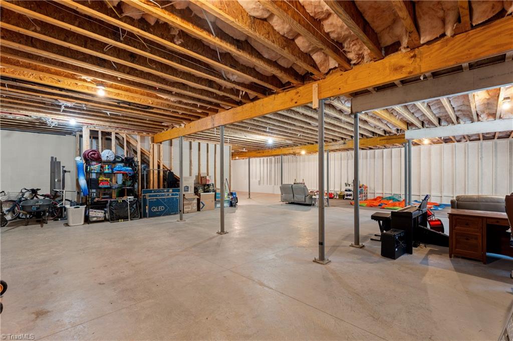 Kernersville, North Carolina 27284, United States, 3 Bedrooms Bedrooms, ,4 BathroomsBathrooms,Residential,Active,196202