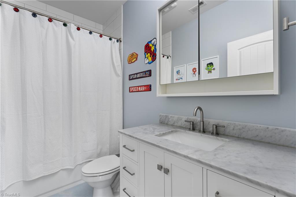 Kernersville, North Carolina 27284, United States, 3 Bedrooms Bedrooms, ,4 BathroomsBathrooms,Residential,Active,196202