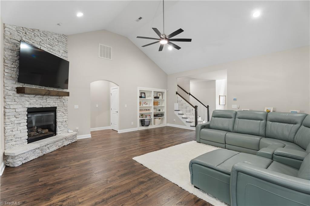 Kernersville, North Carolina 27284, United States, 3 Bedrooms Bedrooms, ,4 BathroomsBathrooms,Residential,Active,196202