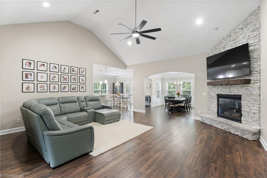 Kernersville, North Carolina 27284, United States, 3 Bedrooms Bedrooms, ,4 BathroomsBathrooms,Residential,Active,196202