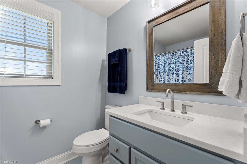 Kernersville, North Carolina 27284, United States, 3 Bedrooms Bedrooms, ,4 BathroomsBathrooms,Residential,Active,196202