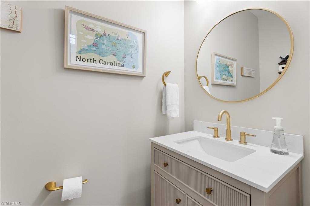 Kernersville, North Carolina 27284, United States, 3 Bedrooms Bedrooms, ,4 BathroomsBathrooms,Residential,Active,196202