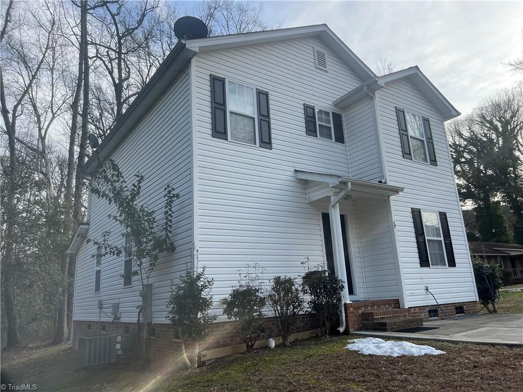 Photo of 4743 Hamilton Circle, Charlotte, NC 28216 (MLS # 1208571)