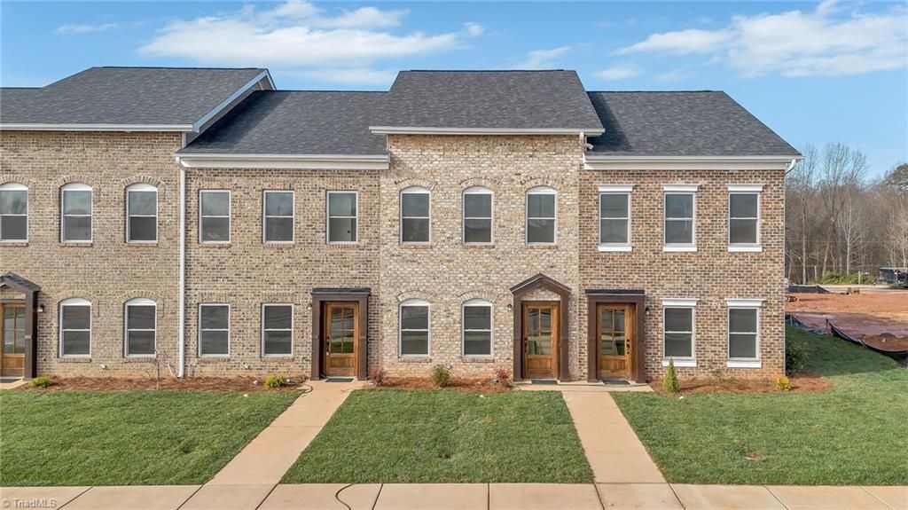 Photo of 2113 24Th Street Lane SE, Hickory, NC 28602 (MLS # 1203839)