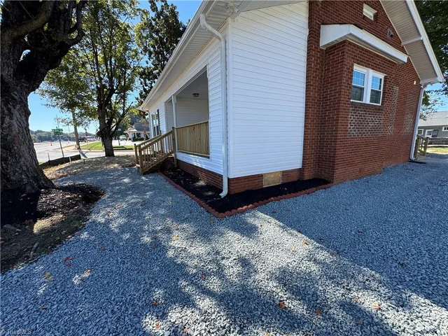 293 Winston Road, photo 3 of 46