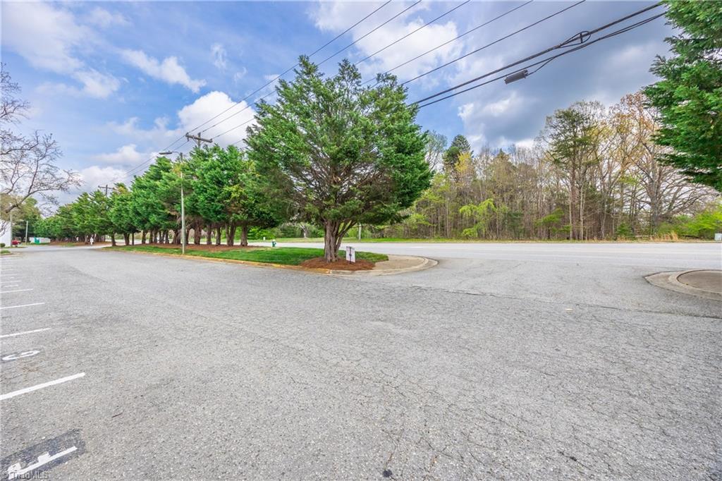 5703 Bramblegate Road #D, Greensboro, North Carolina image 27