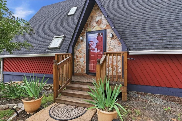 5409 Elliott Crest Court, photo 2 of 34