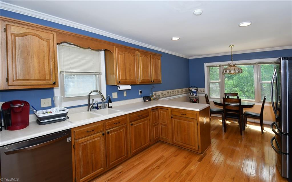 6825 Breckingridge Lane, Clemmons, North Carolina image 3