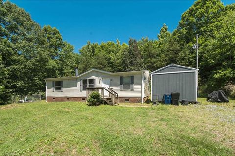 Mobile Home For Sale - 4355 Rolling Hill Drive<br/> Tobaccoville, NC 27050