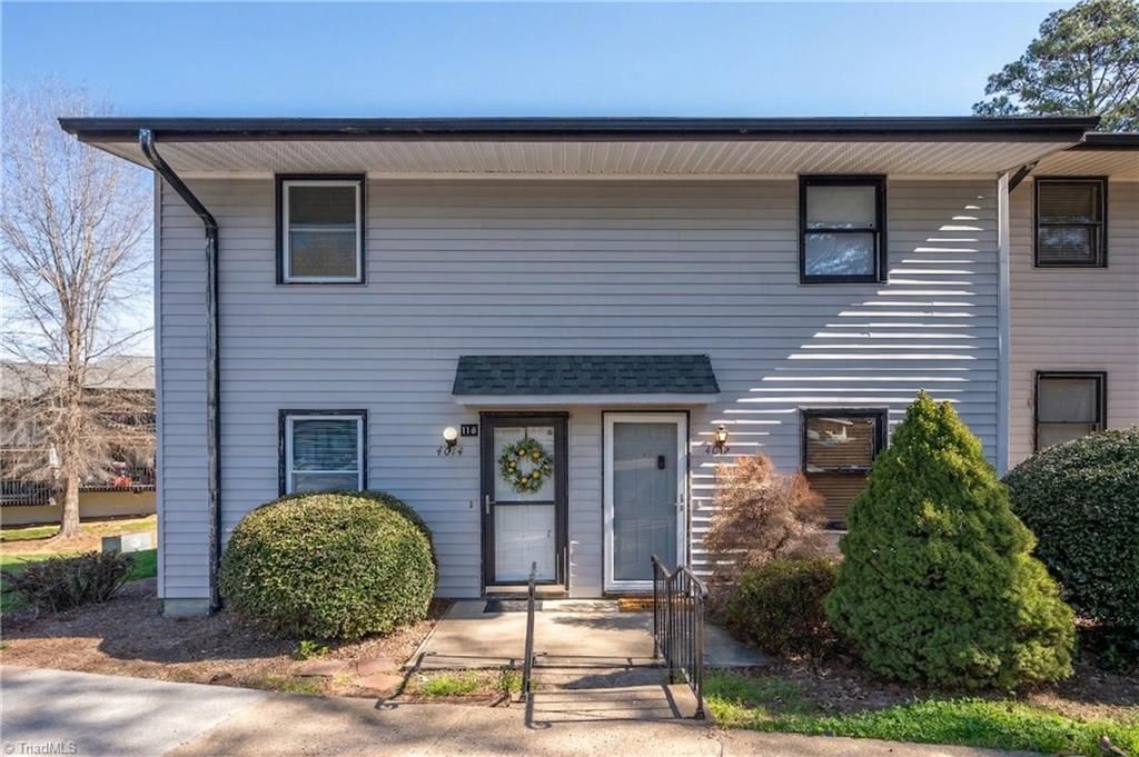 Photo of 4014 S Bend Drive, Winston-Salem, NC 27107 (MLS # 1213824)