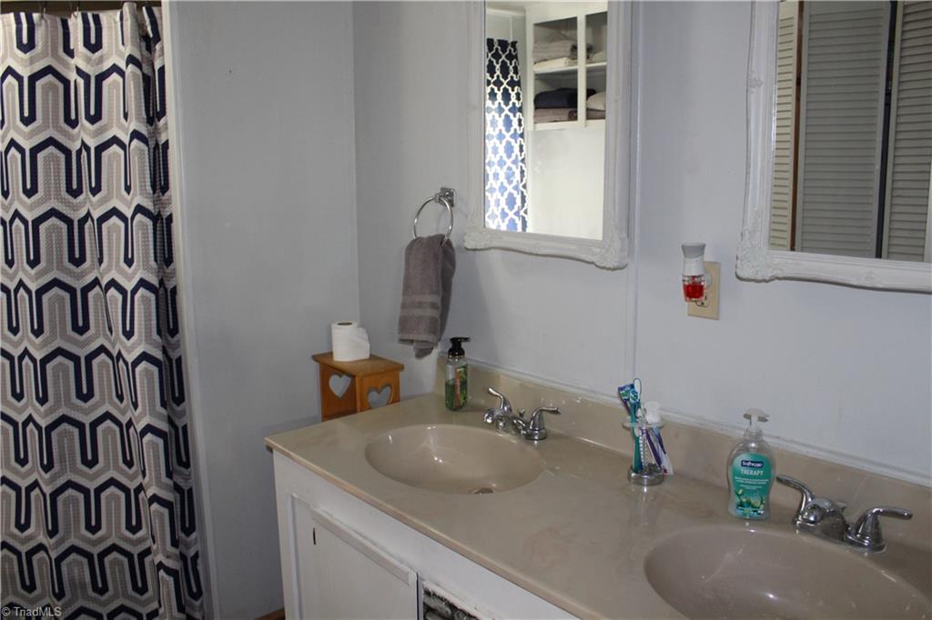 Photo 13 of 20 of 6174 Sussex Trail mobile home