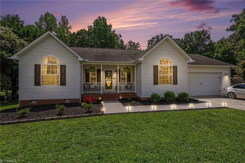 Homes For Sale - 842 Charter Oaks Drive<br/> Randolph County, Randleman, NC 27317