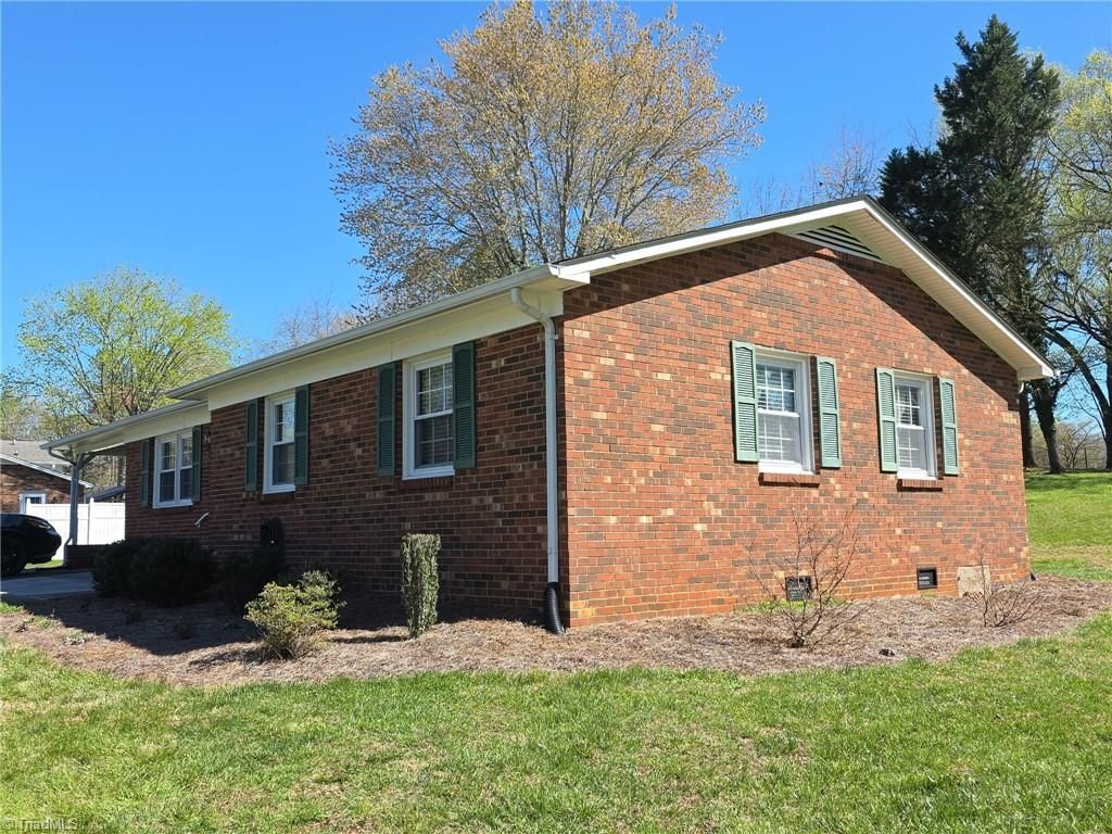 Photo of 122 Northview Drive, Pilot Mountain, NC 27041 (MLS # 1214239)