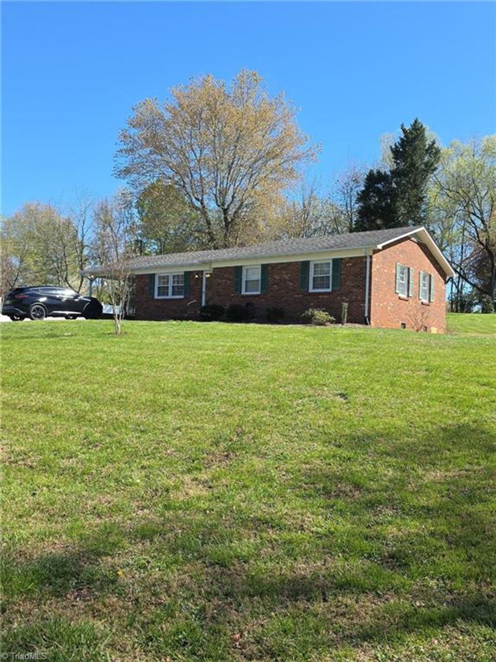 Photo of 122 Northview Drive, Pilot Mountain, NC 27041 (MLS # 1214239)